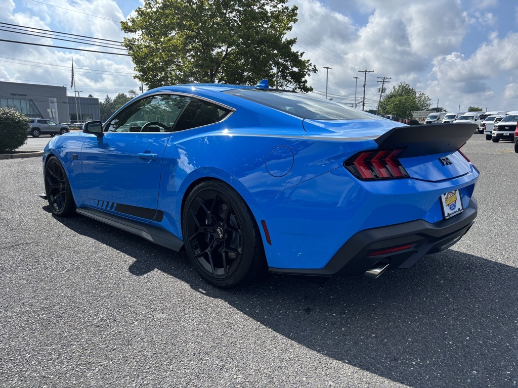 2025 Ford Mustang GT photo 3