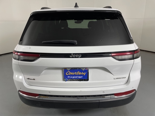 2023 Jeep Grand Cherokee Laredo photo 4