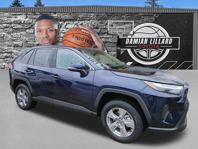 2025 Toyota RAV4 XLE's photo
