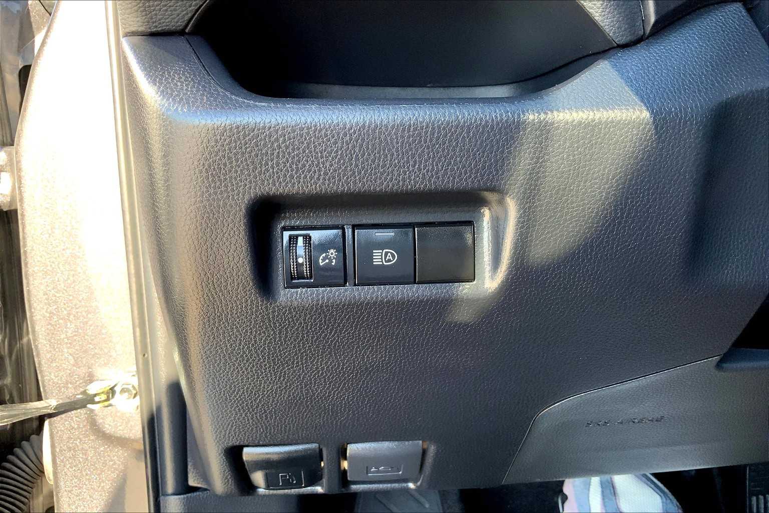 2024 Toyota RAV4 XLE photo 32