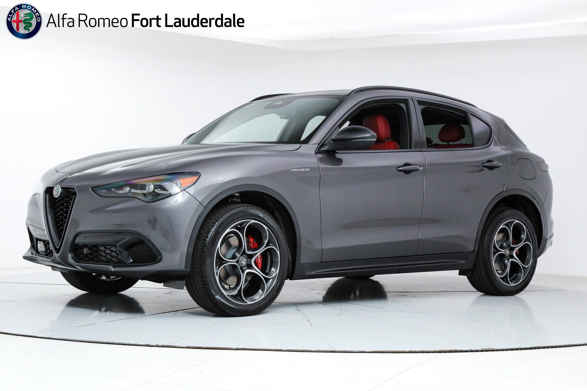 2025 Alfa Romeo Stelvio Base's photo