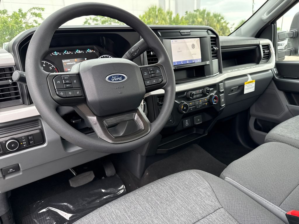 2025 Ford F-350 photo 4