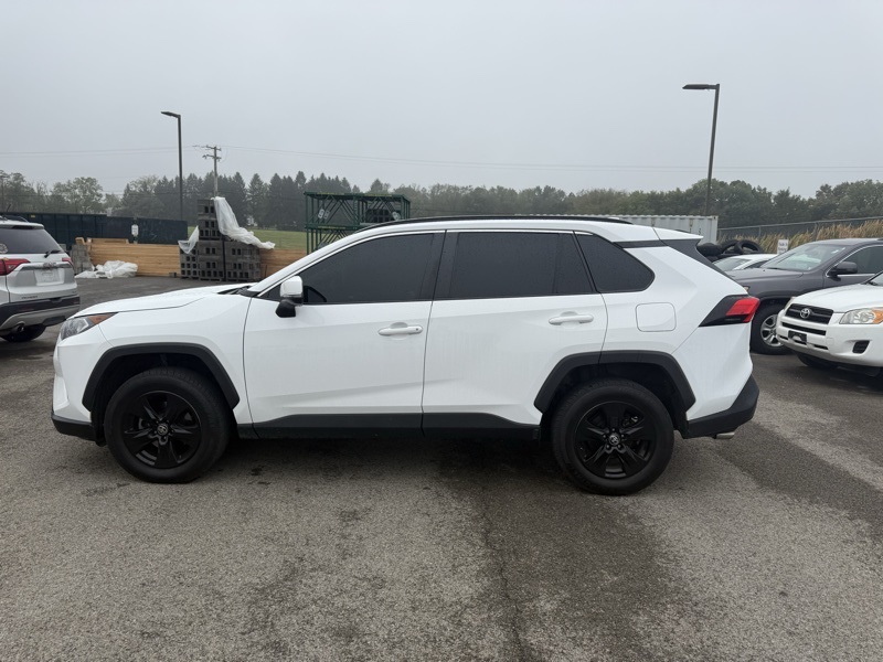 2021 Toyota RAV4 XLE photo 8