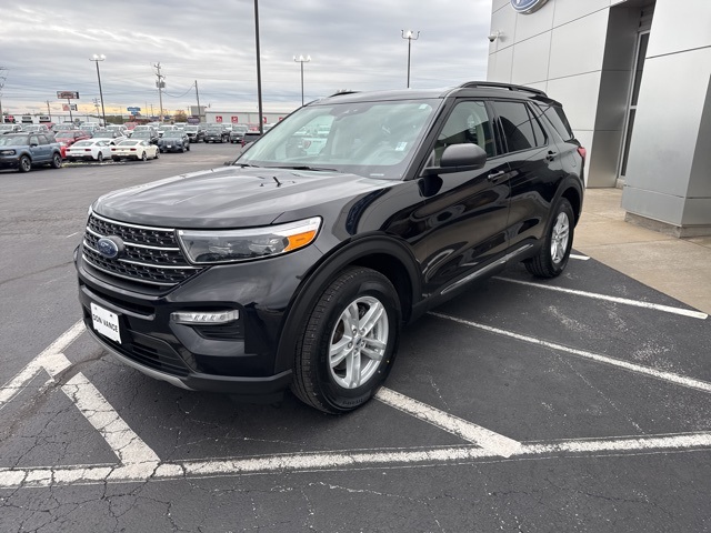 2023 Ford Explorer XLT photo 2