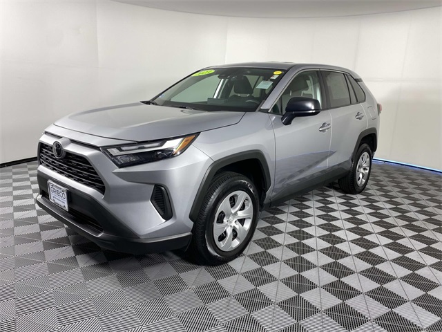 2023 Toyota RAV4 LE photo 3