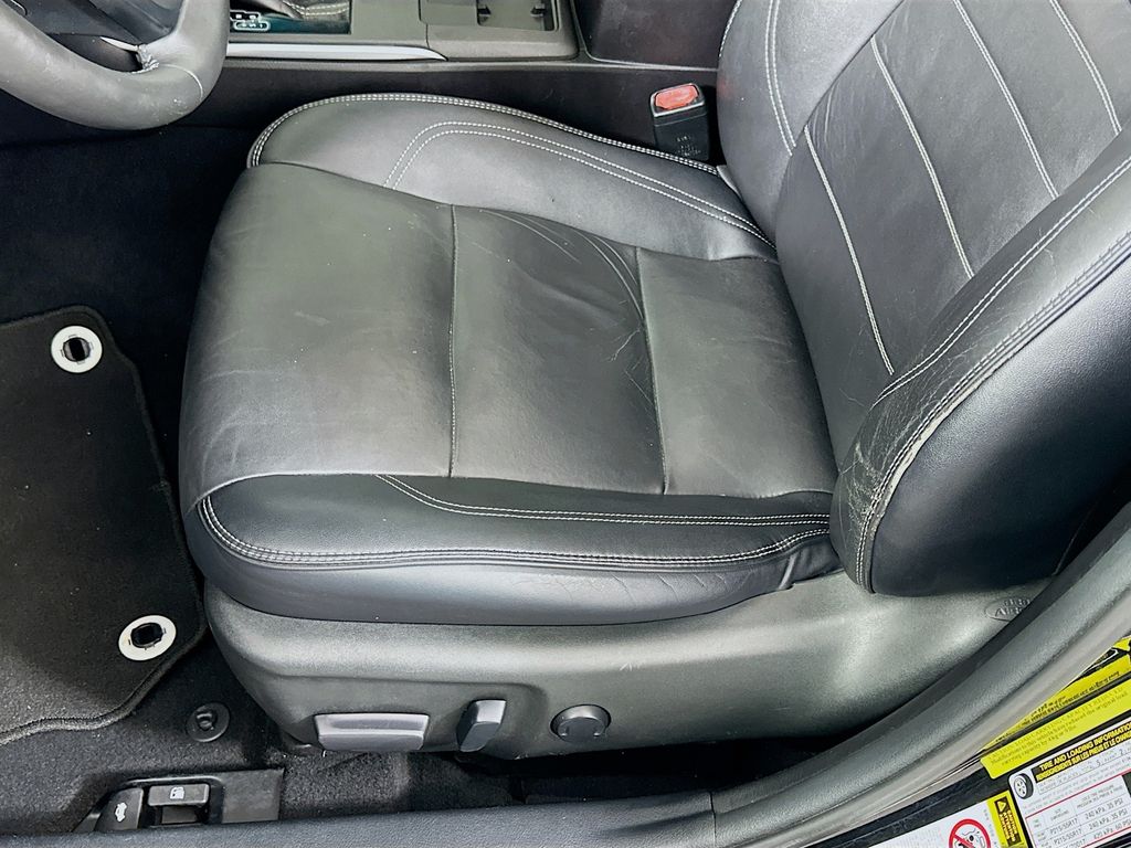 2017 Toyota Camry XLE photo 17