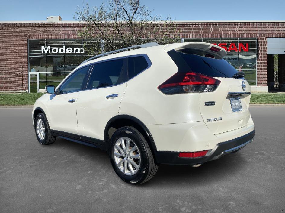 2019 Nissan Rogue SV photo 2
