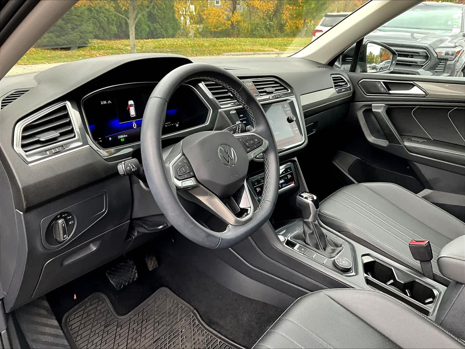 2022 Volkswagen Tiguan SE photo 3