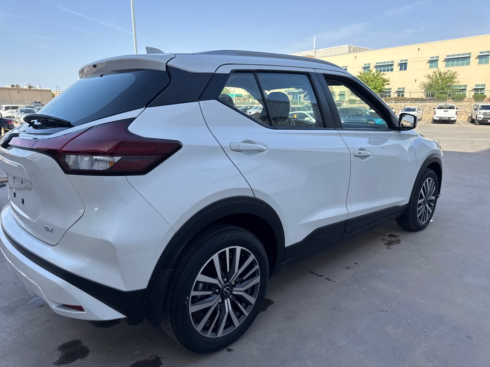 Used 2024 WHITE Nissan SV image 4