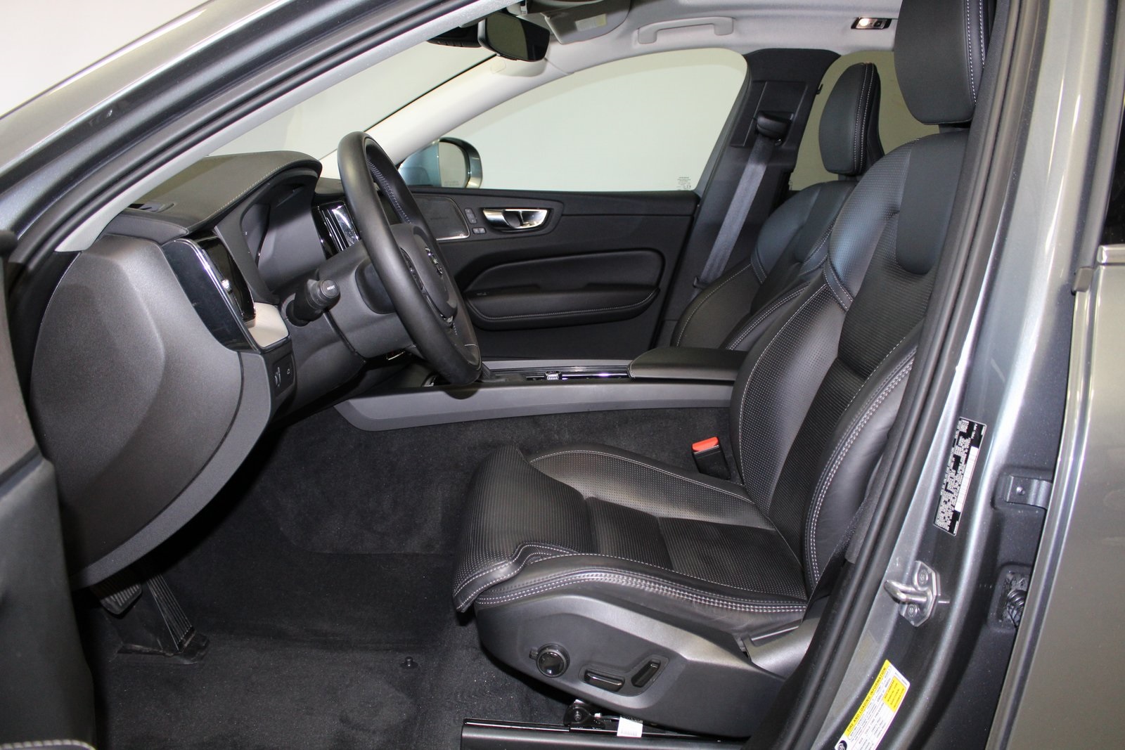2021 Volvo XC60 T5 Inscription photo 2