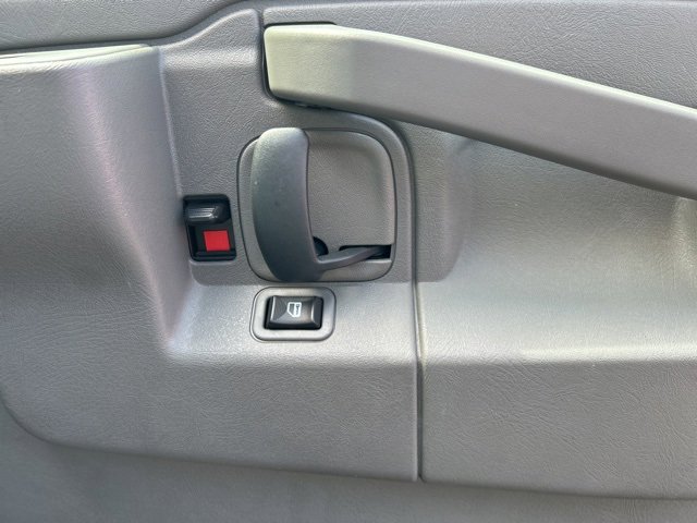 2016 Chevrolet Express Passenger 2500 LS photo 15