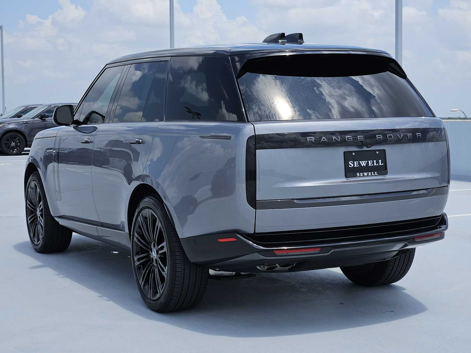 2025 Land Rover Range Rover SE photo 7