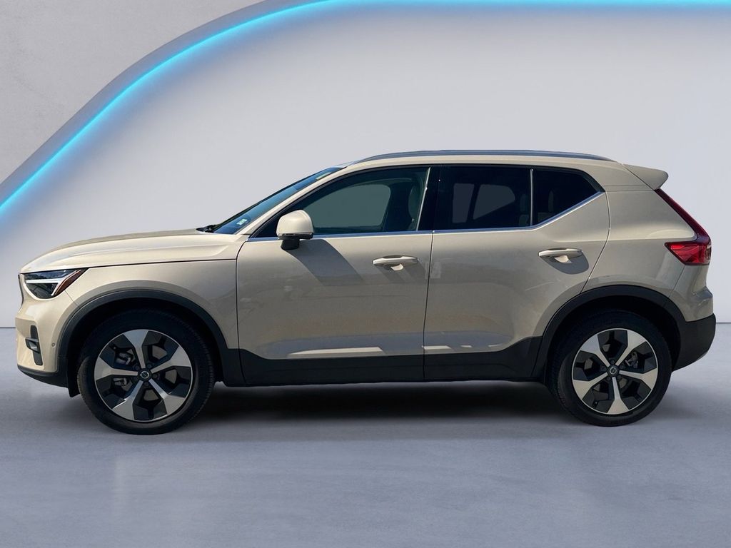 2025 Volvo XC40 Plus photo 5