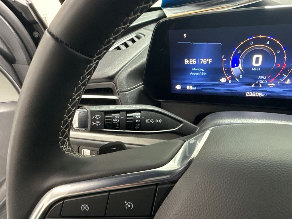2025 Chevrolet Traverse photo 16