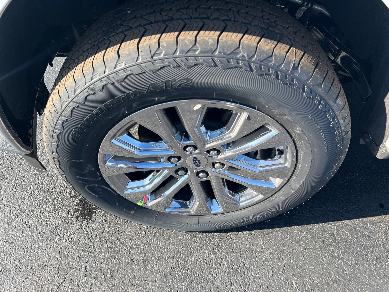 2025 Ford F-150 Lariat photo 4