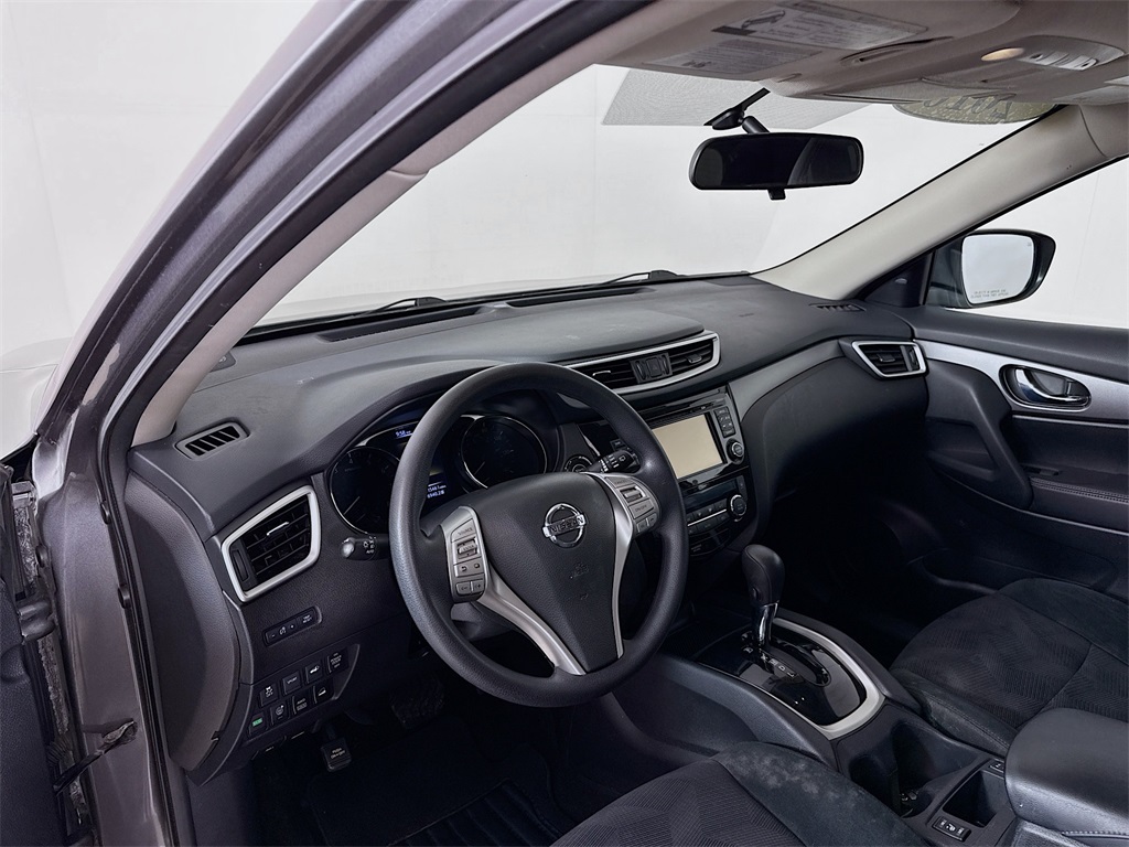 2016 Nissan Rogue SV photo 17