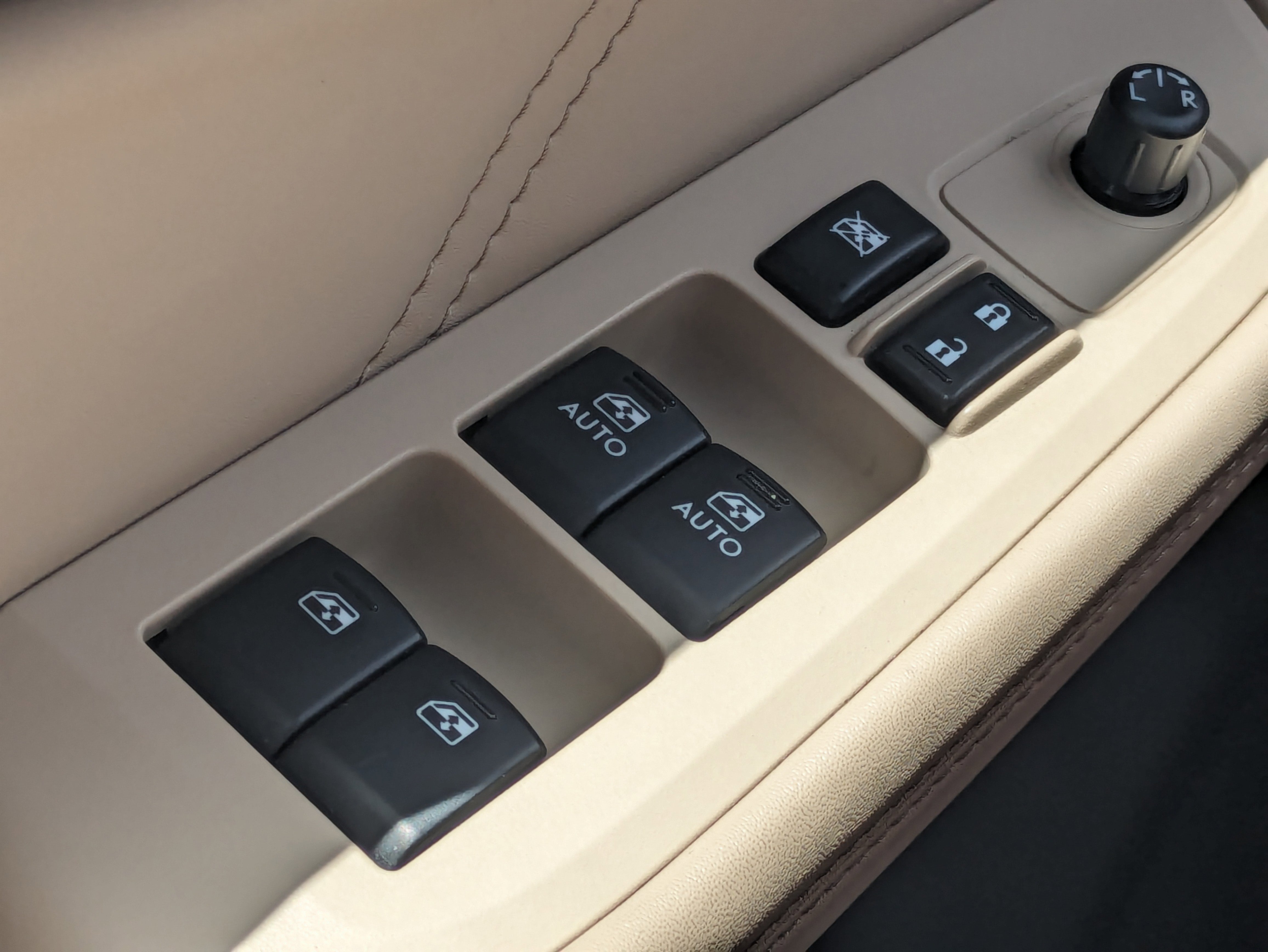 2018 Subaru Outback Limited photo 2
