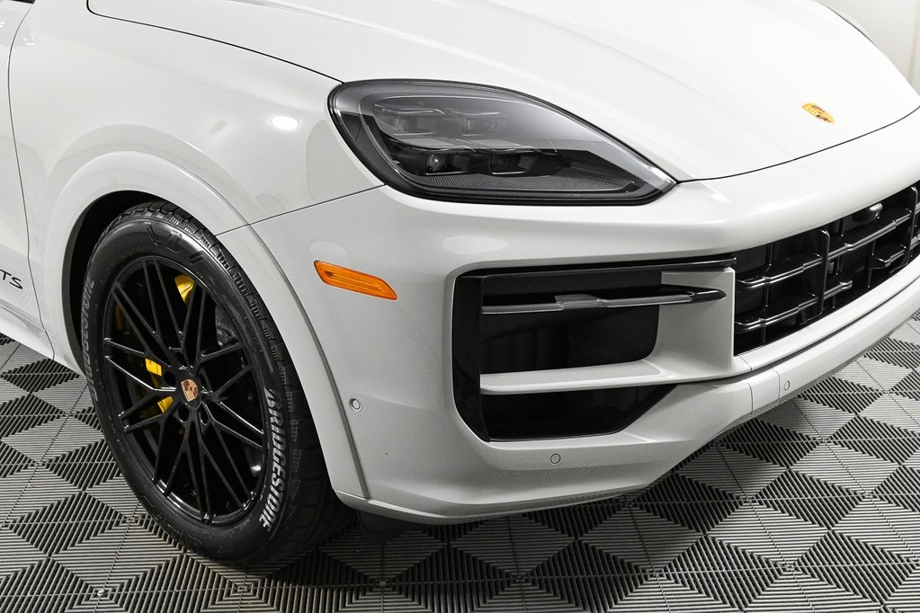2026 Porsche Cayenne GTS Coupe photo 36
