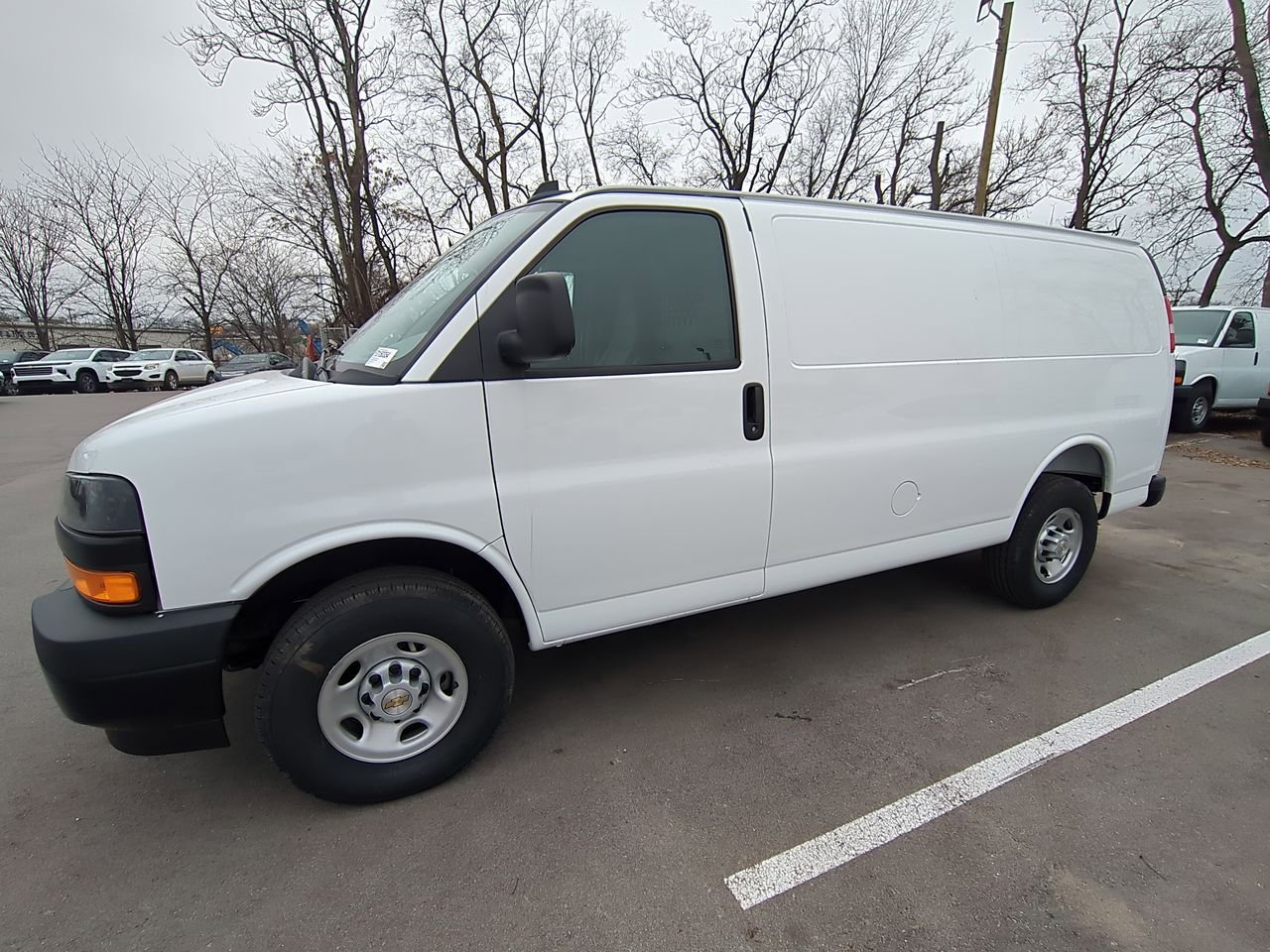 2025 Chevrolet Express Cargo 2500 photo 4