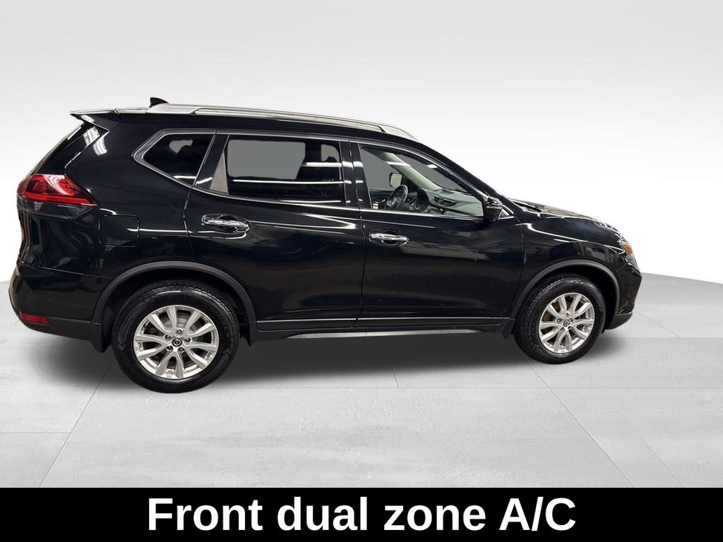 2018 Nissan Rogue SV photo 4