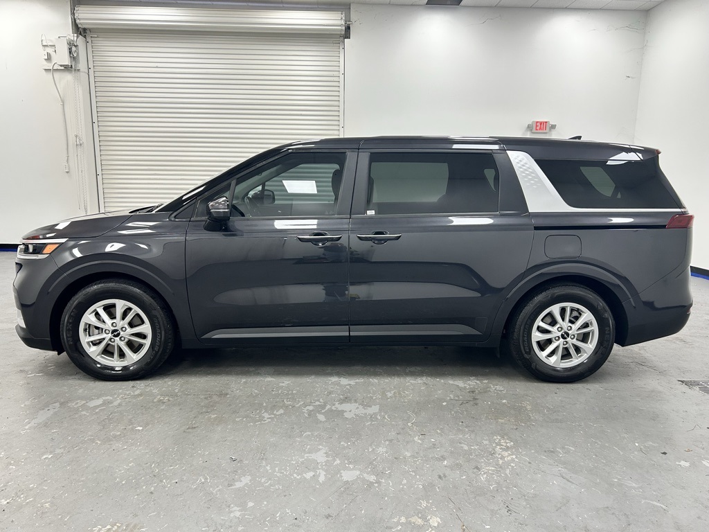 2024 Kia Carnival LX photo 4