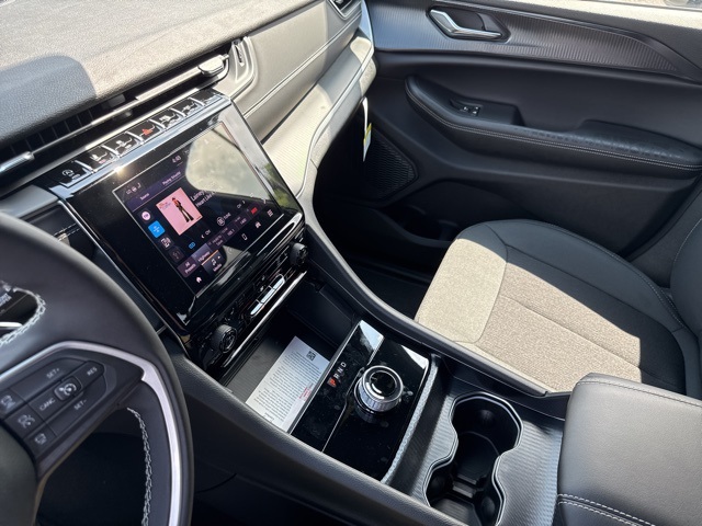 2025 Jeep Grand Cherokee Laredo X photo 44
