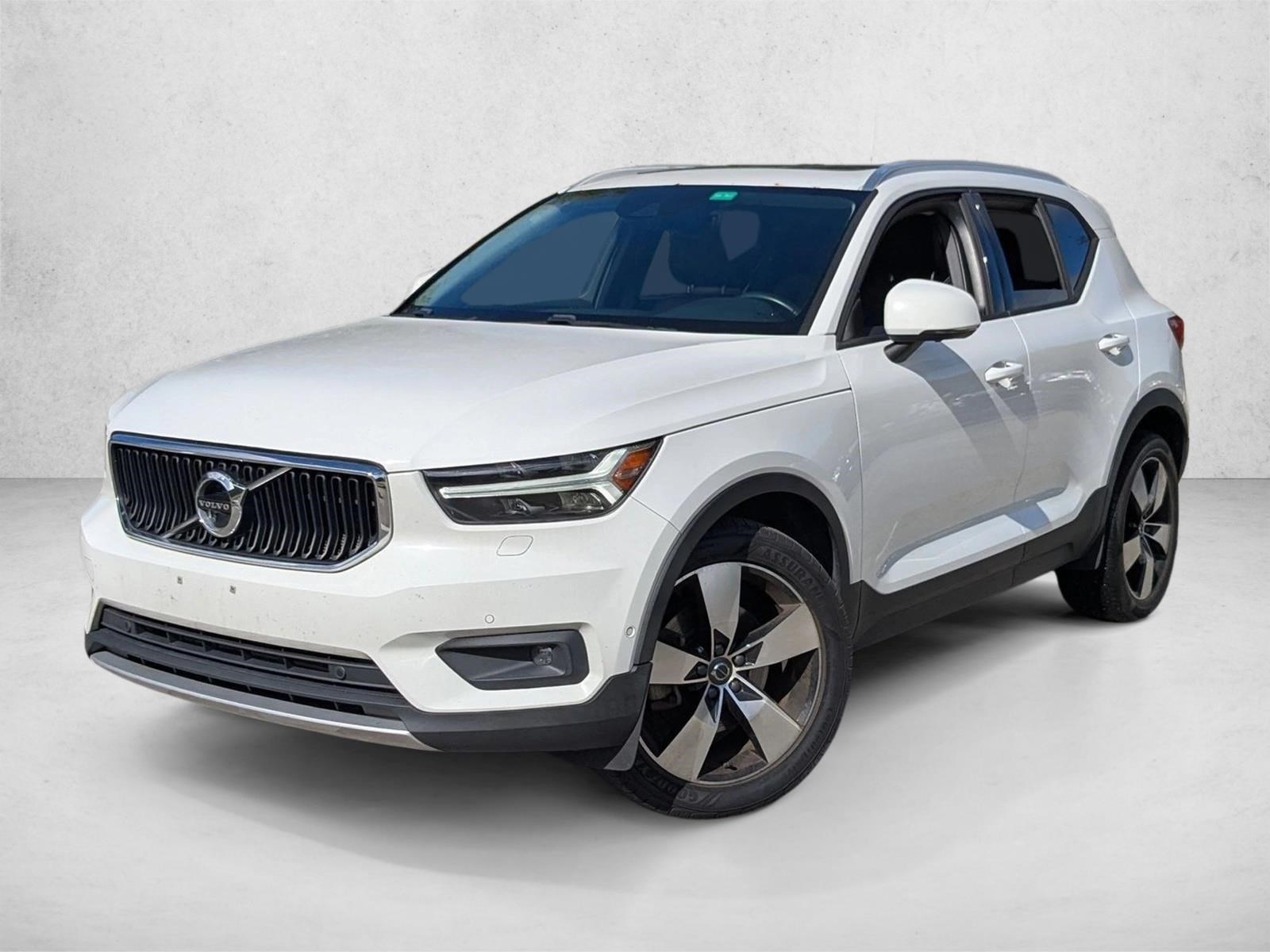 2019 Volvo XC40 Momentum's photo