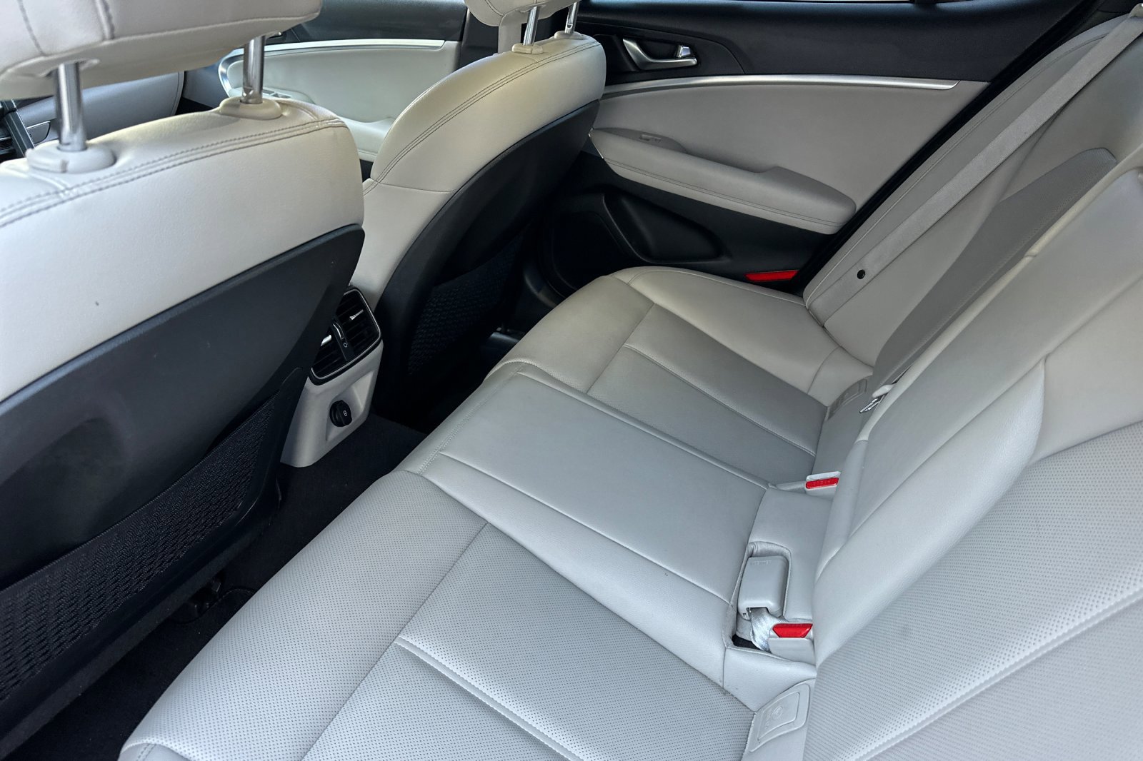 2023 Genesis G70 2.0T photo 11
