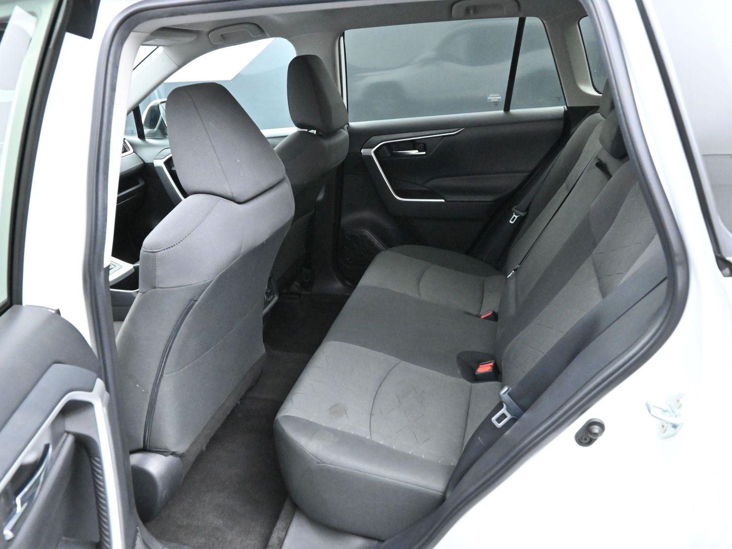 2023 Toyota RAV4 XLE photo 25