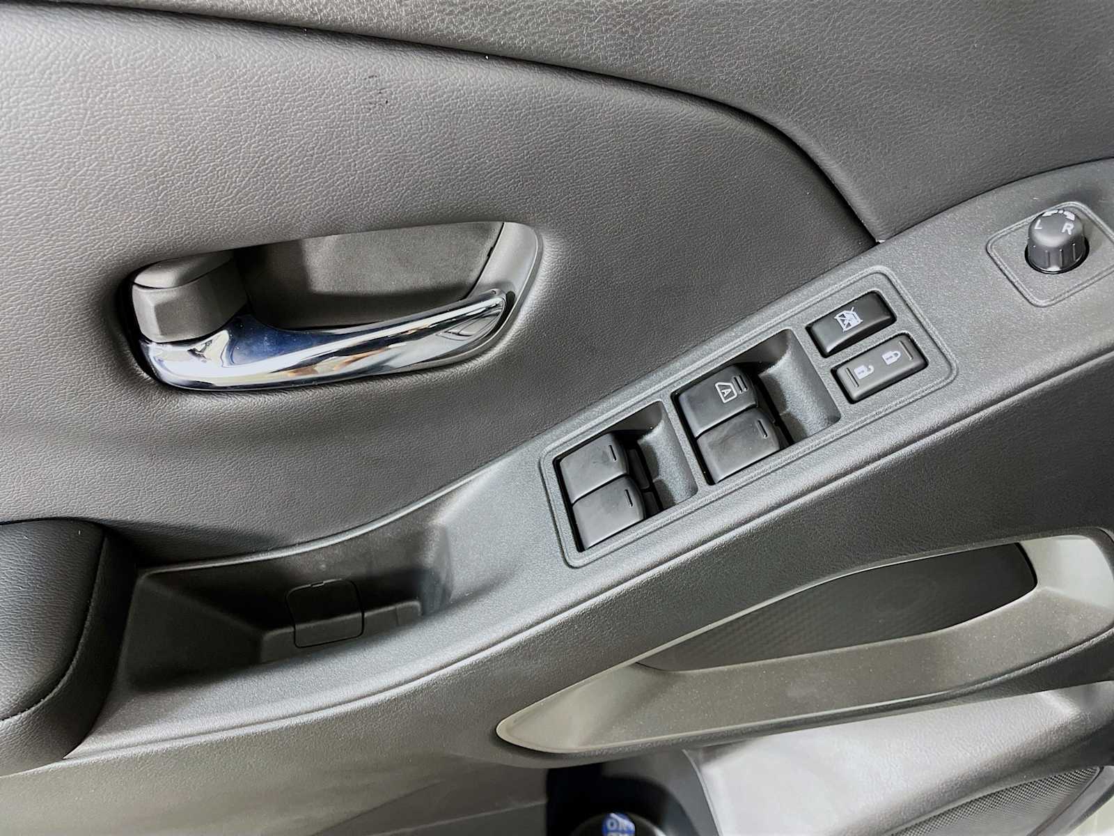 2025 Nissan Frontier SV photo 15