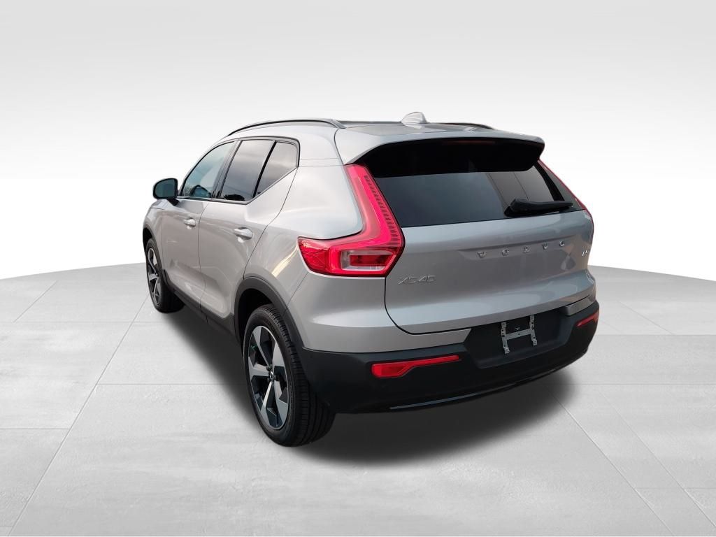 2024 Volvo XC40 Plus photo 4