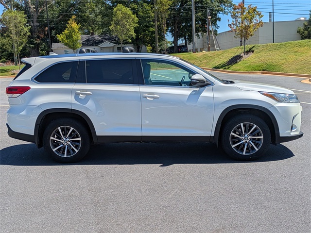 2019 Toyota Highlander XLE photo 2