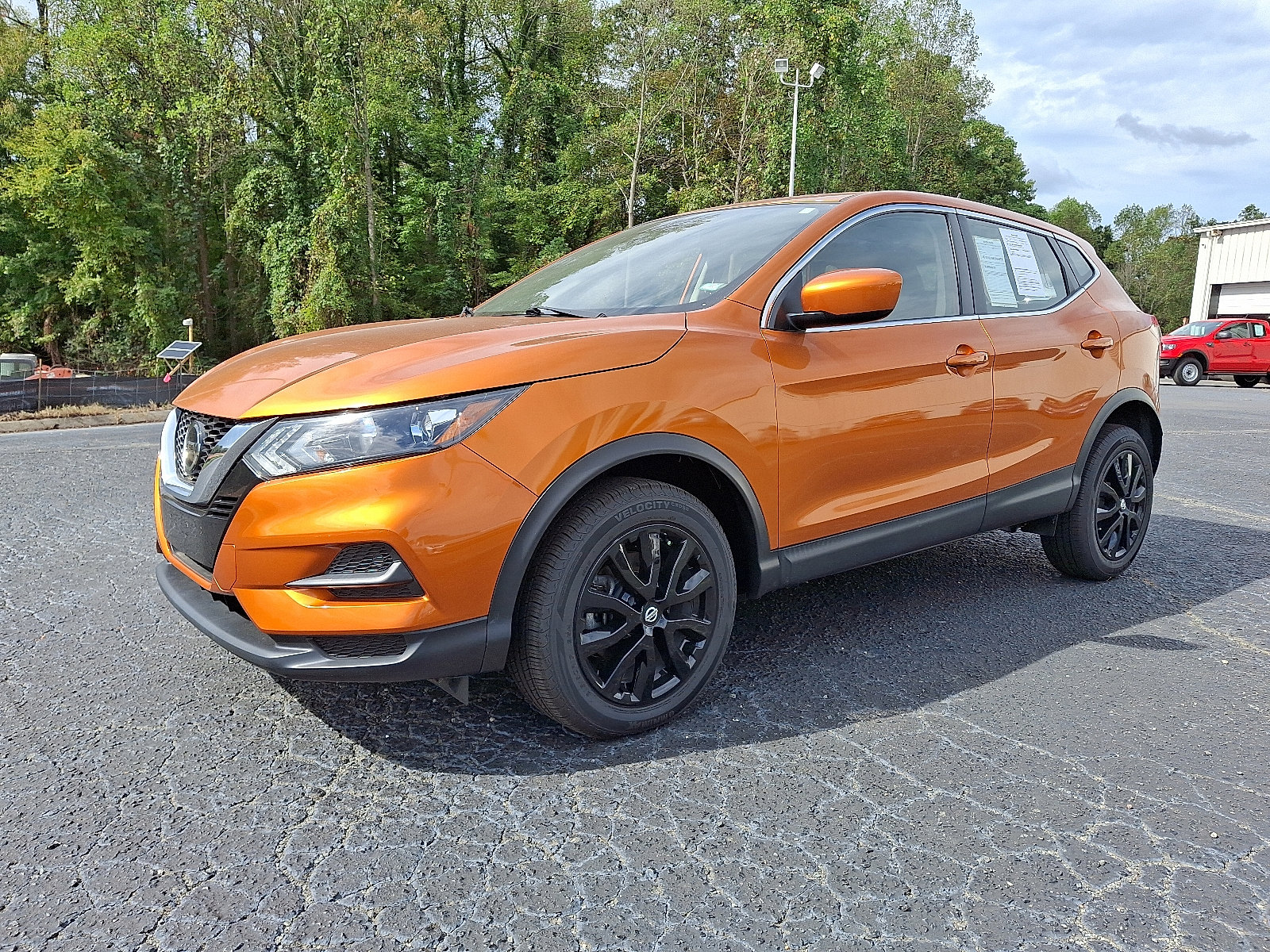2022 Nissan Rogue Sport S photo 2