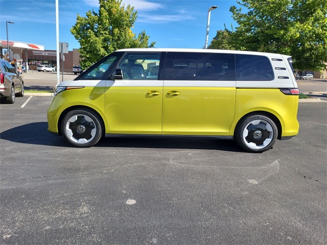 2025 Volkswagen ID. Buzz Pro Plus photo 2