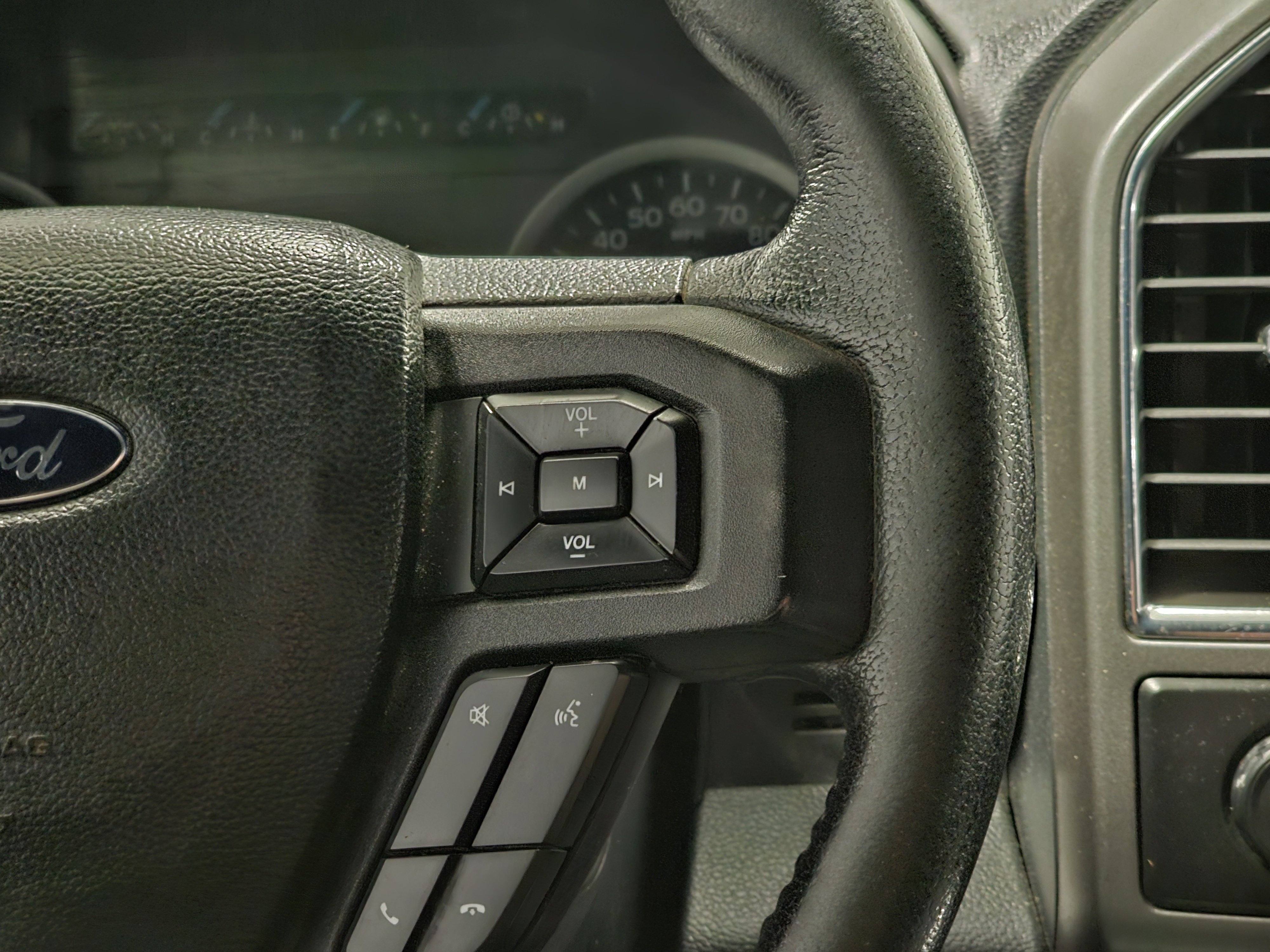 2016 Ford F-150 XLT photo 6