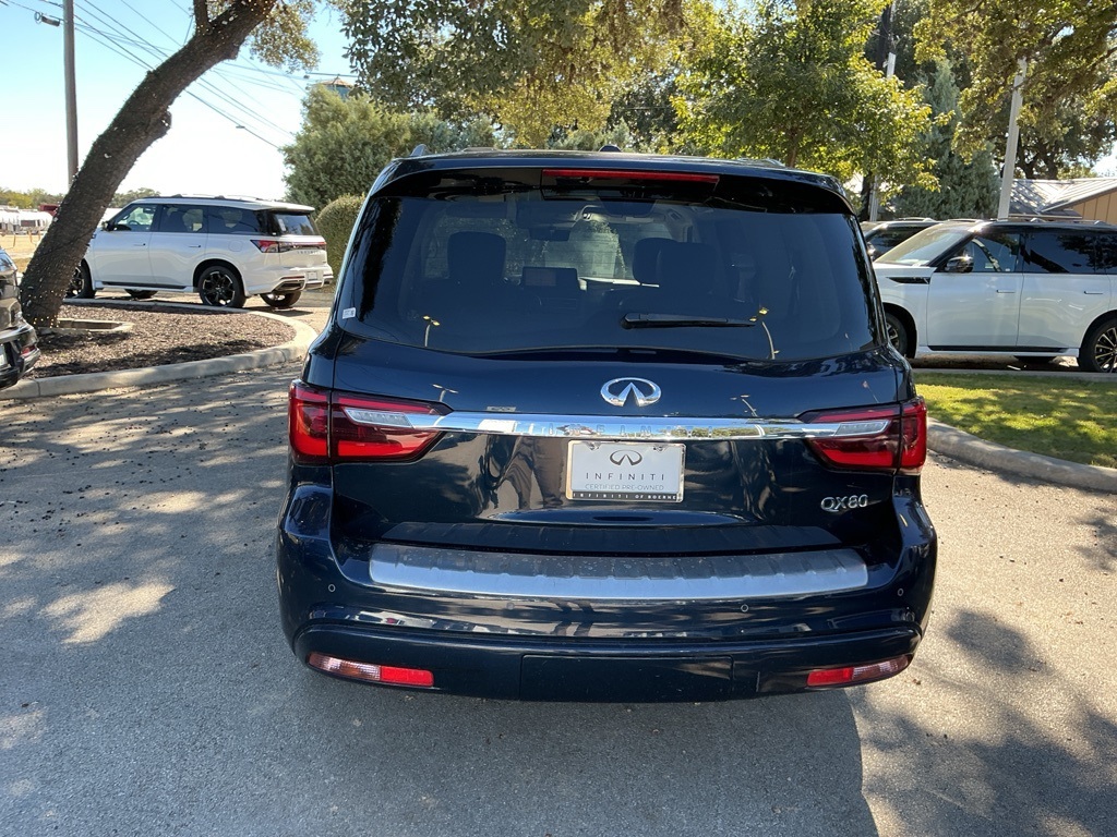 2022 Infiniti QX80 Luxe photo 2