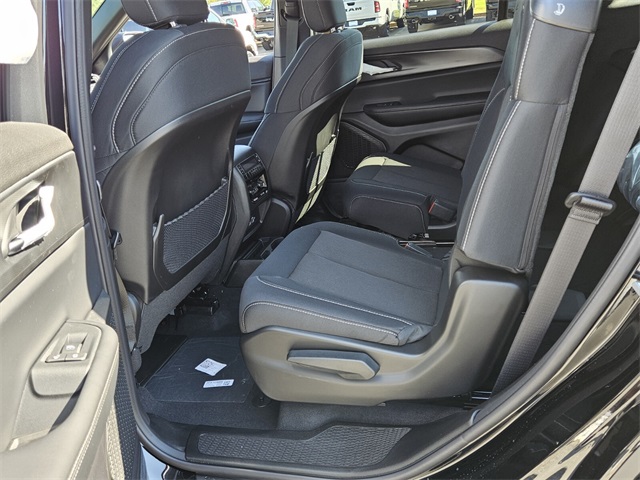 2025 Jeep Grand Cherokee Laredo Altitude photo 6