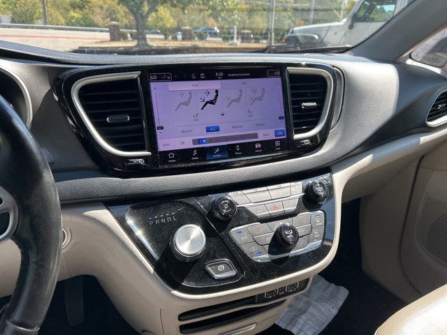 2021 Chrysler Pacifica Touring L photo 10