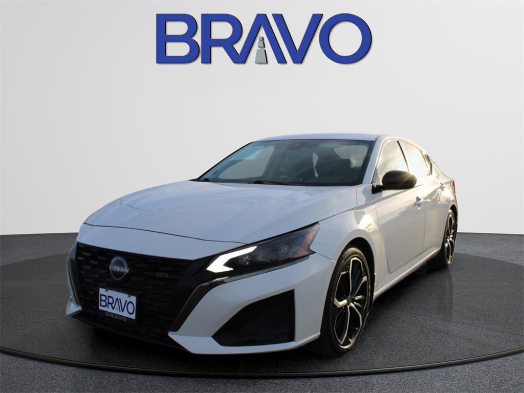 2024 Nissan Altima SR's photo