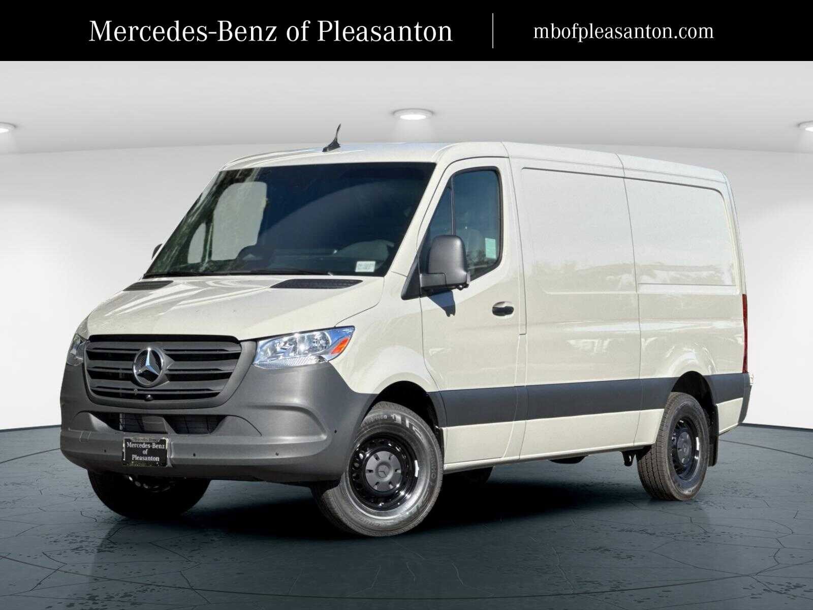 2026 Mercedes-Benz Sprinter Cargo Van Base's photo