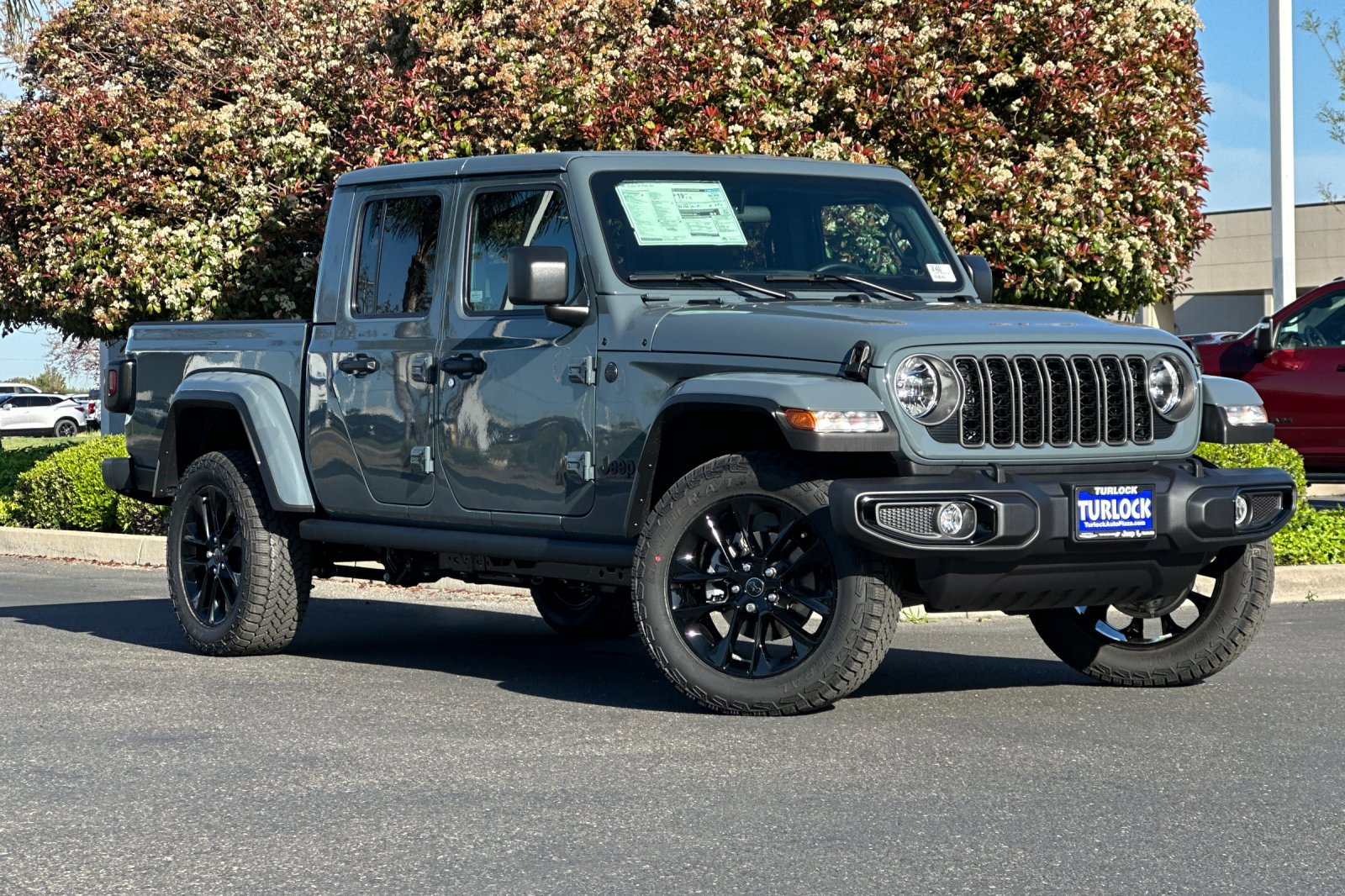 2025 Jeep Gladiator Nighthawk's photo