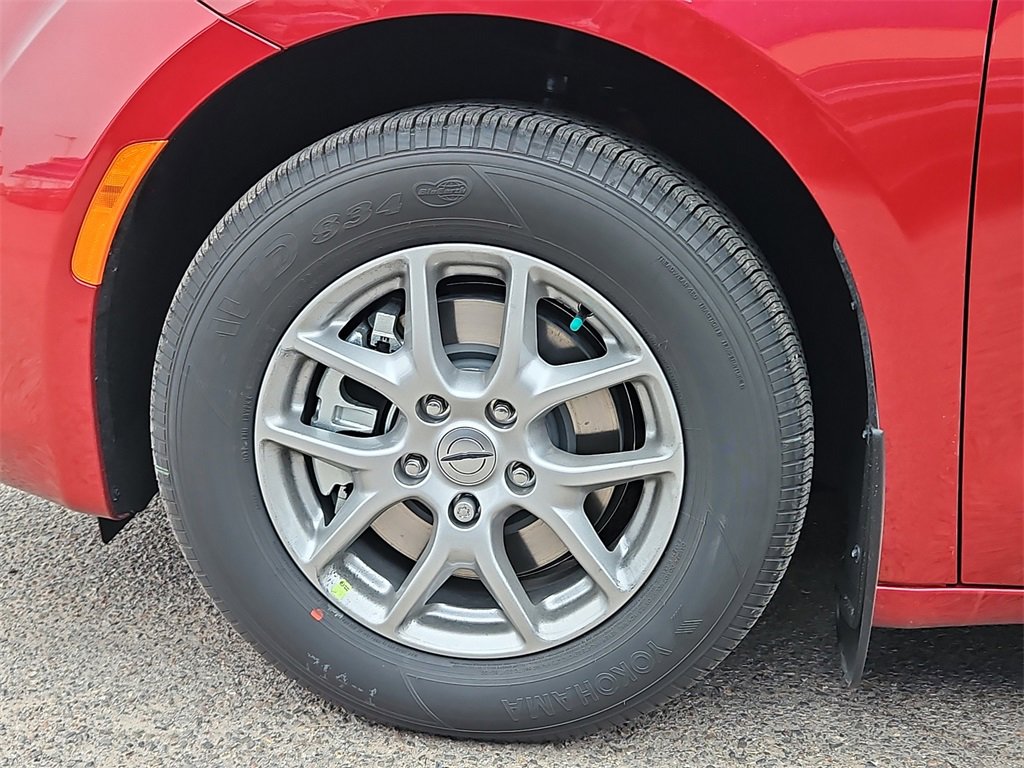 2025 Chrysler Voyager LX photo 6