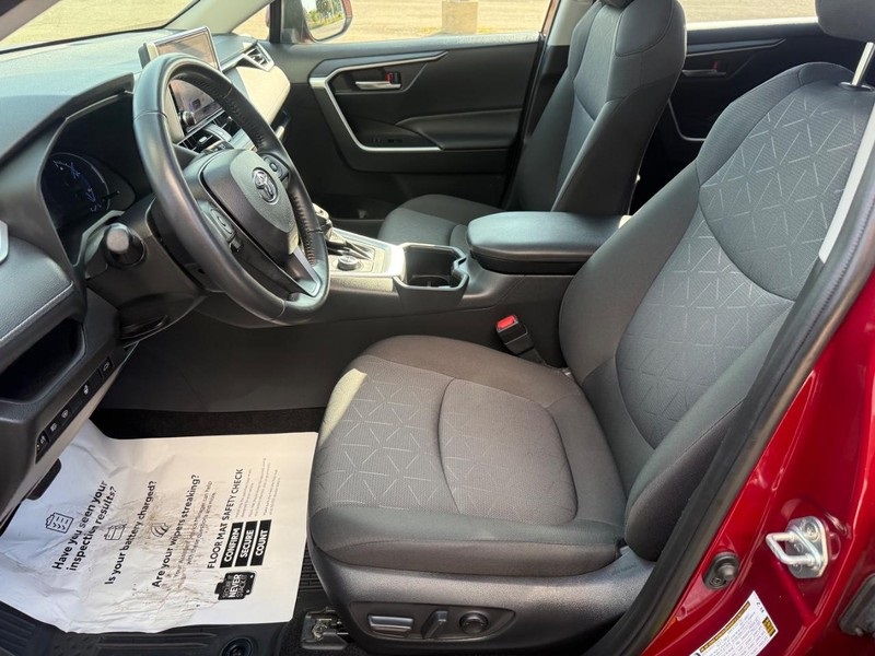 2024 Toyota RAV4 Hybrid XLE photo 15