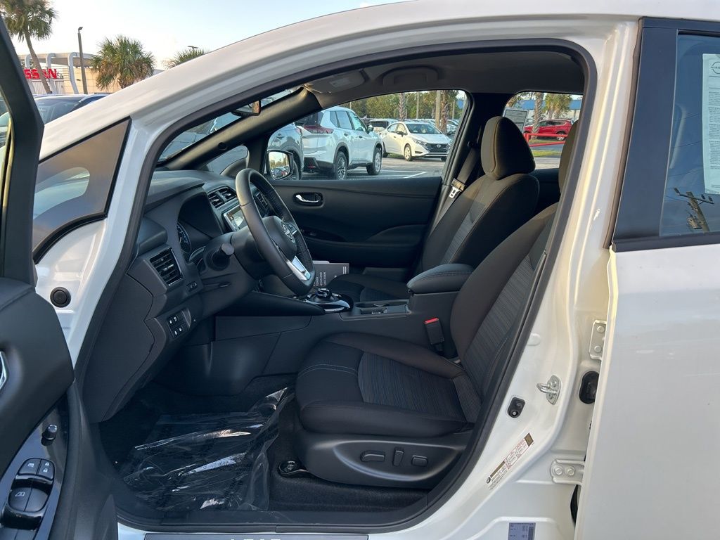 2025 Nissan Leaf SV Plus photo 9