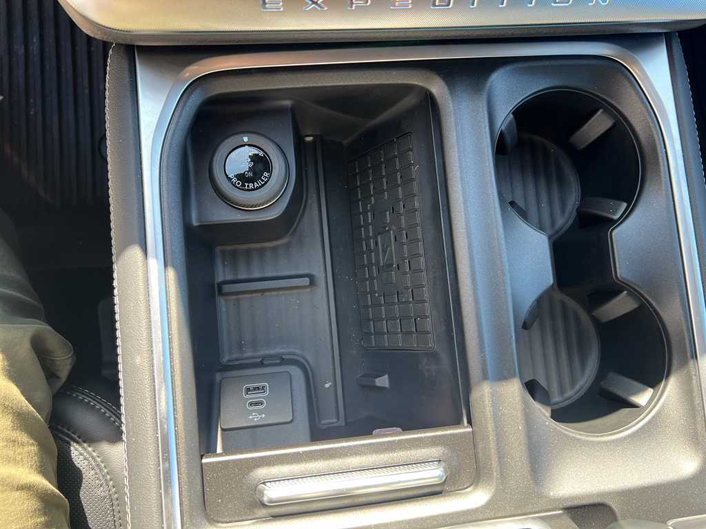 2025 Ford Expedition Platinum photo 24