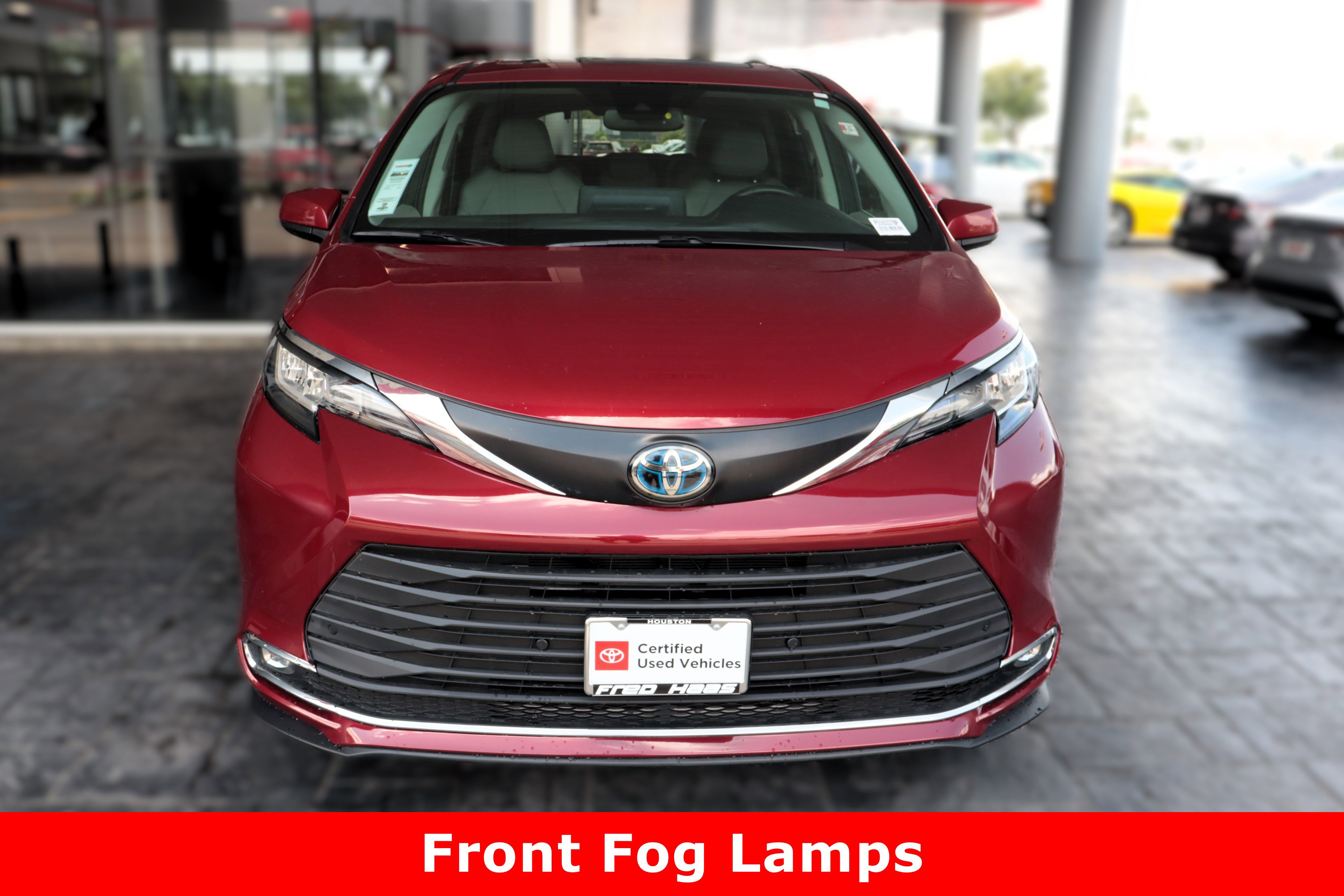 2023 Toyota Sienna XLE photo 3