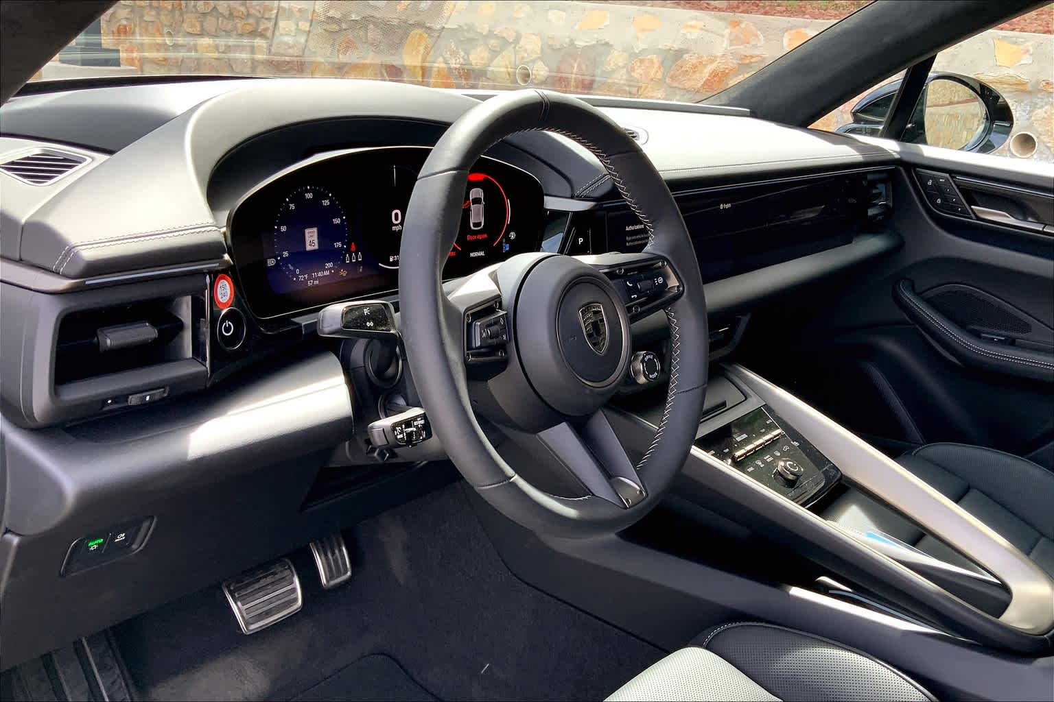 2025 Porsche Macan Electric Turbo photo 4