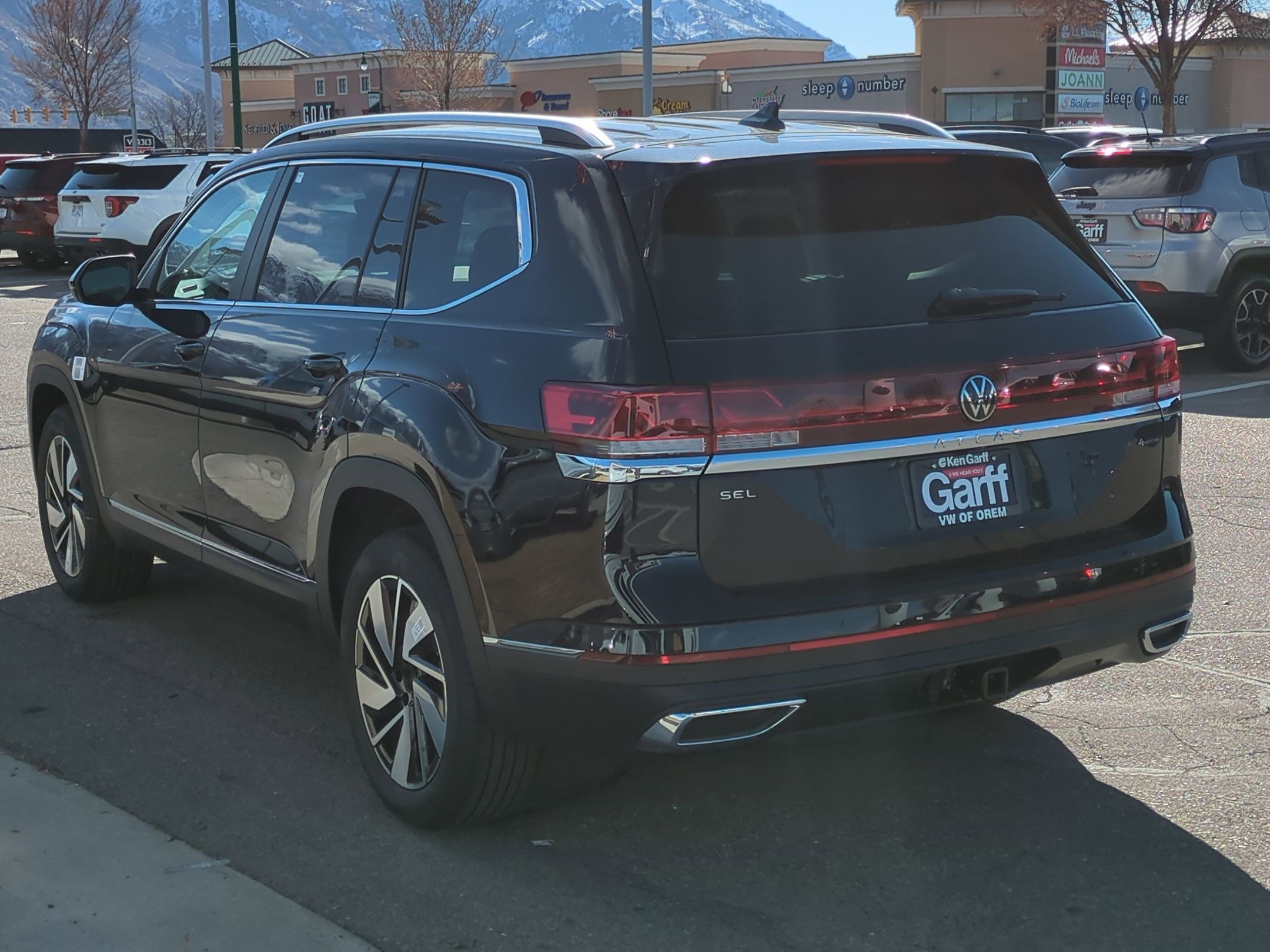 2025 Volkswagen Atlas SEL photo 5