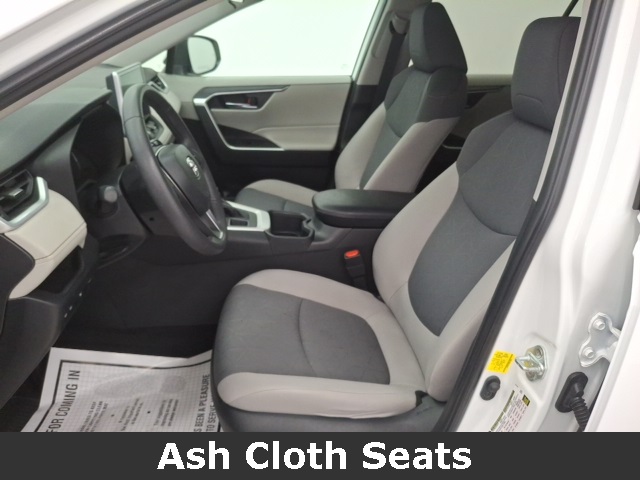 2023 Toyota RAV4 XLE photo 10
