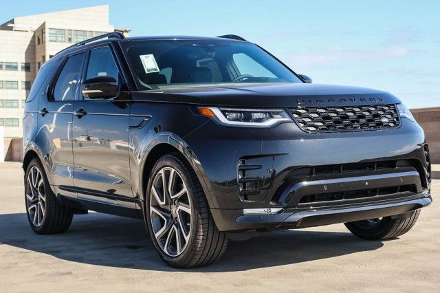 2025 Land Rover Discovery SE photo 3